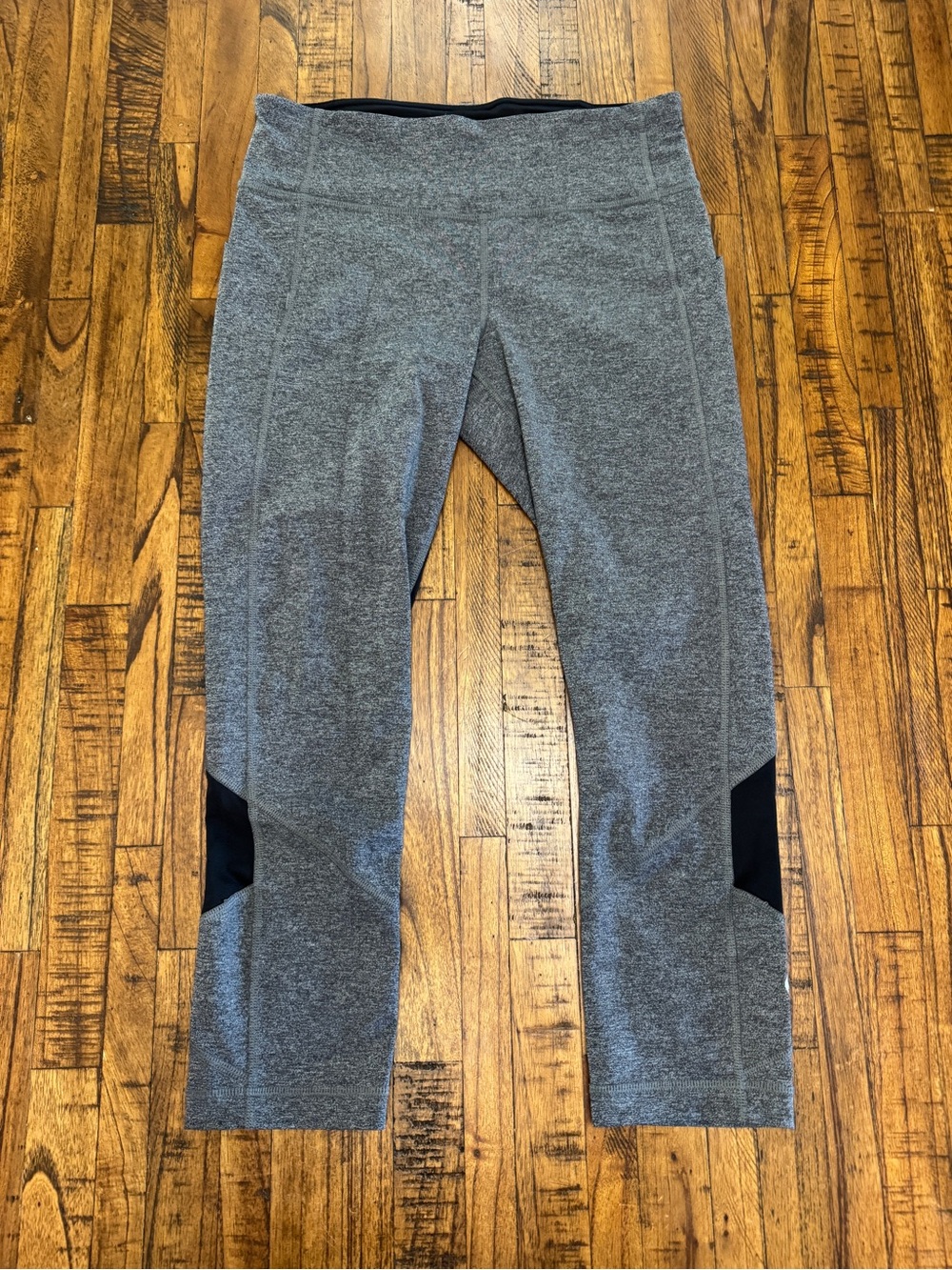 Lululemon Heathered Gray and Black Leggings with Pockets Size 6